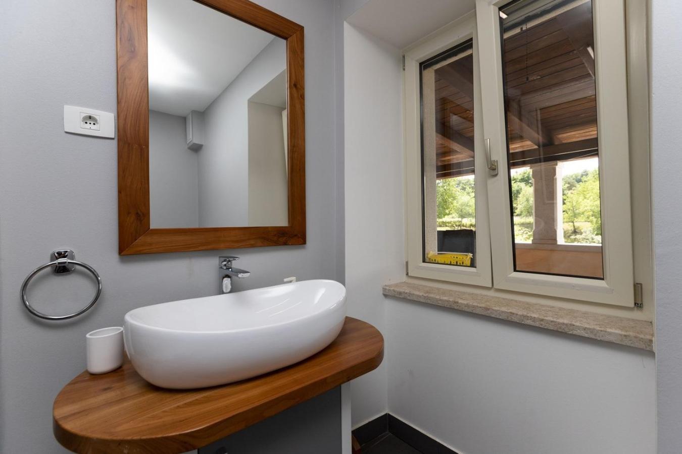 Villa Viscum In Central Istria For 8 Persons With Large Garden - Pet Friendly Pazin Buitenkant foto