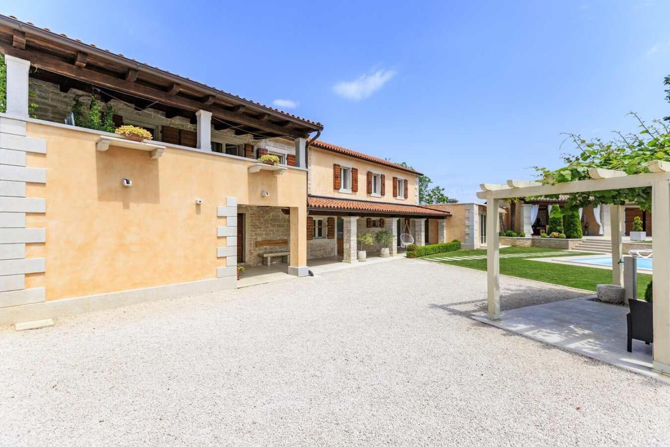 Villa Viscum In Central Istria For 8 Persons With Large Garden - Pet Friendly Pazin Buitenkant foto