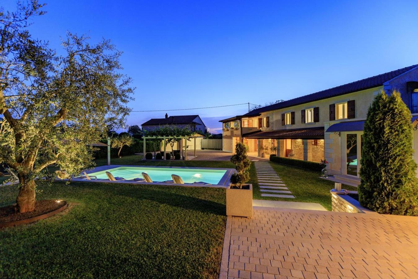 Villa Viscum In Central Istria For 8 Persons With Large Garden - Pet Friendly Pazin Buitenkant foto