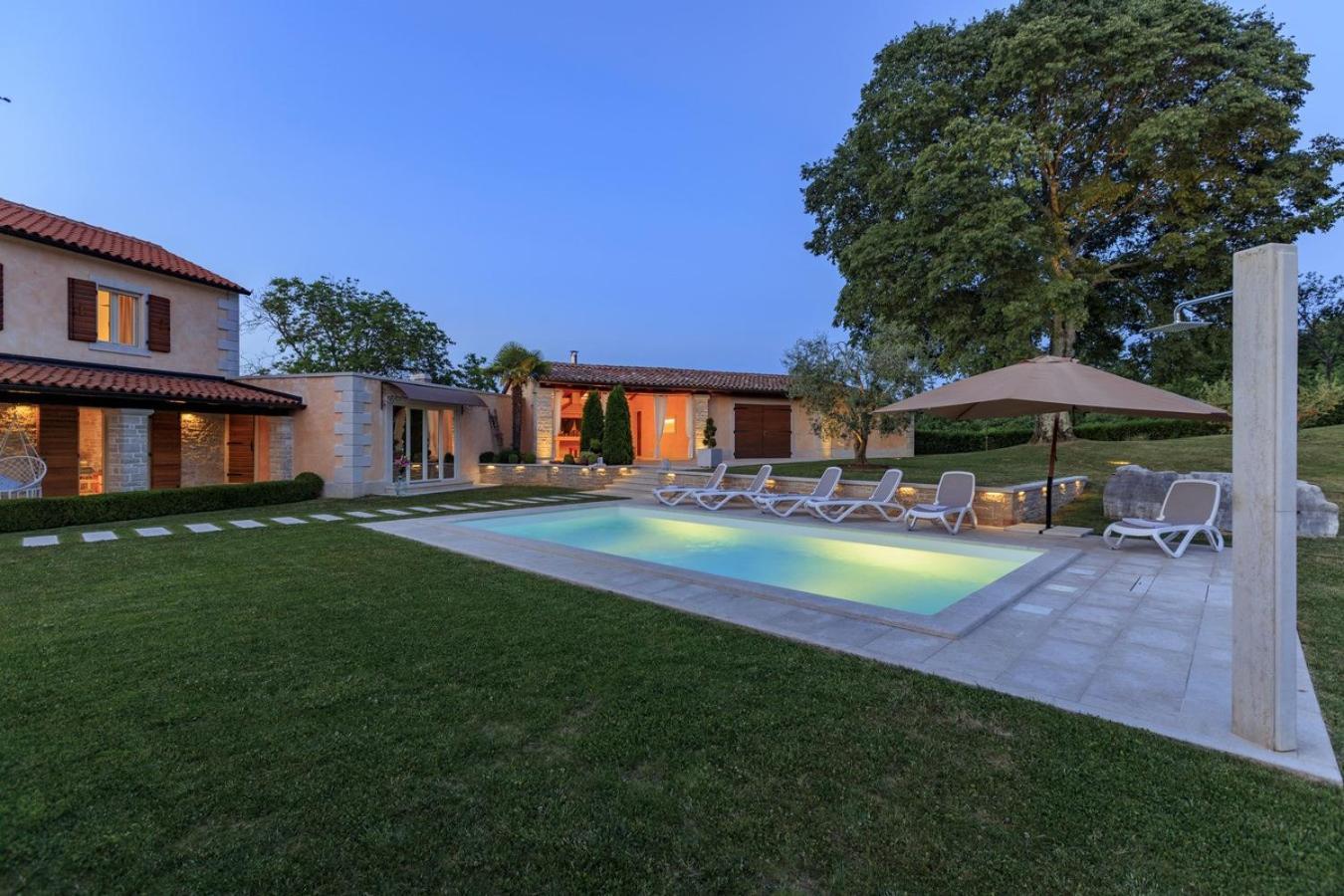 Villa Viscum In Central Istria For 8 Persons With Large Garden - Pet Friendly Pazin Buitenkant foto