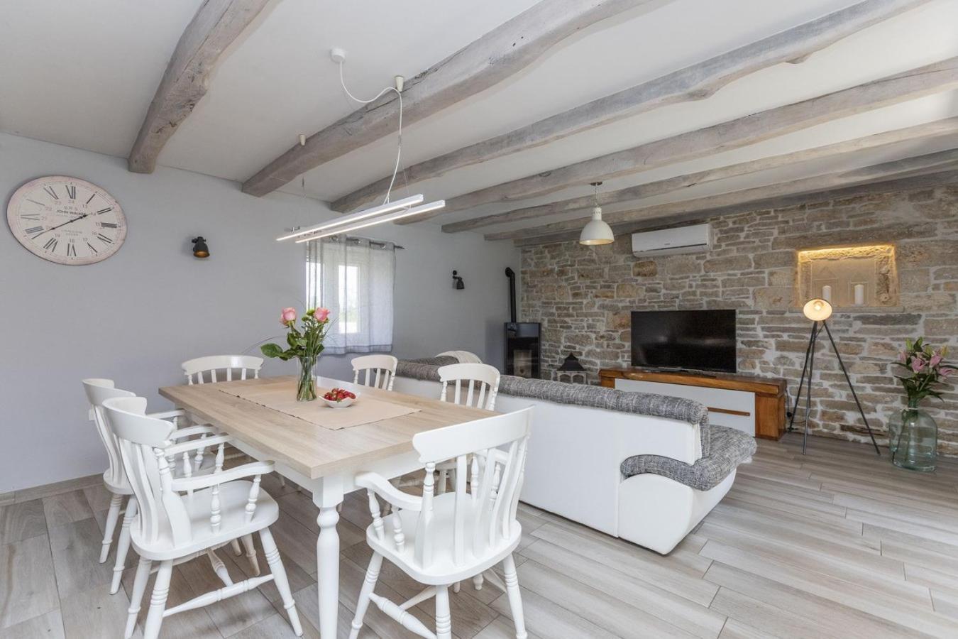 Villa Viscum In Central Istria For 8 Persons With Large Garden - Pet Friendly Pazin Buitenkant foto