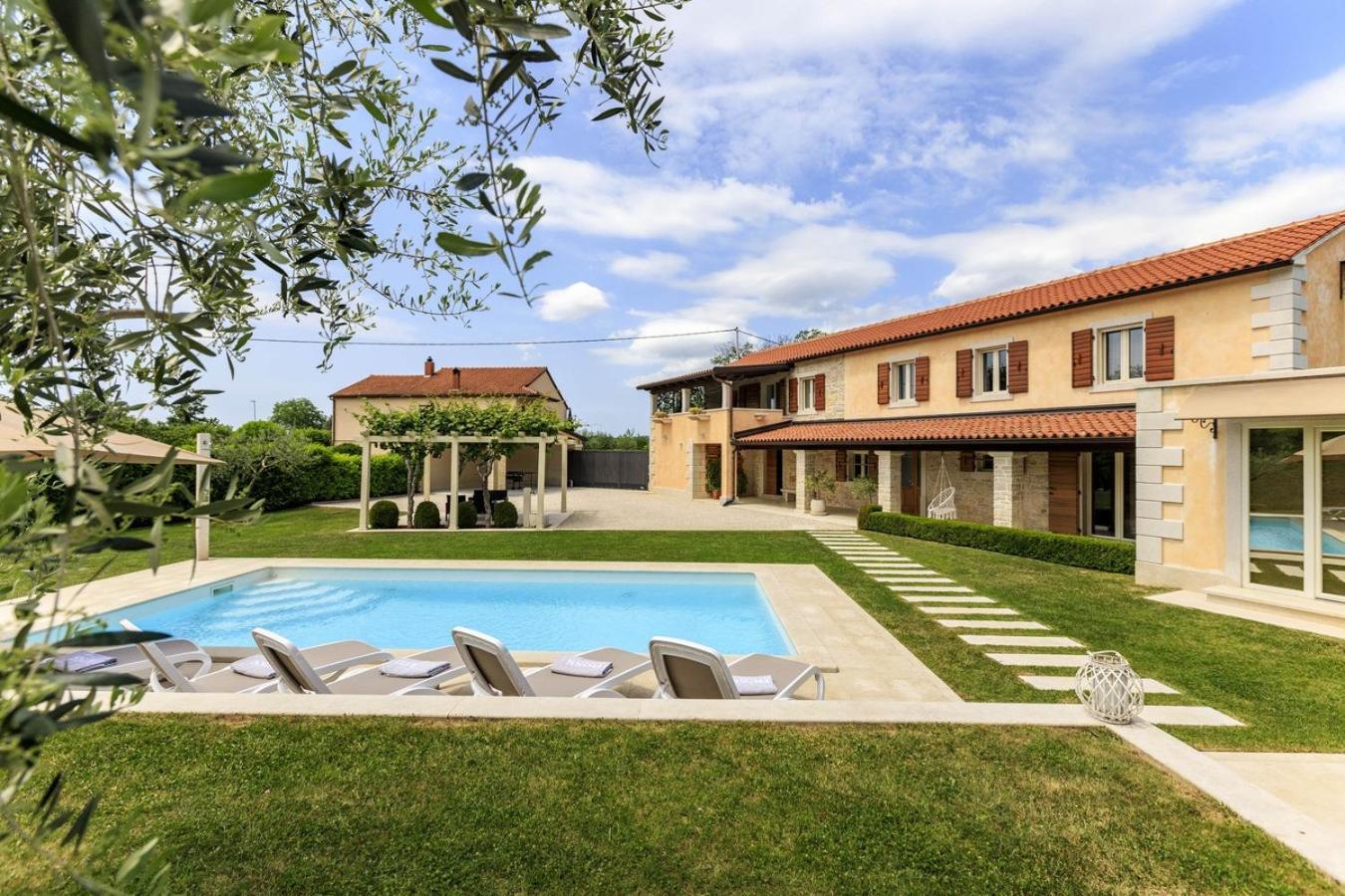 Villa Viscum In Central Istria For 8 Persons With Large Garden - Pet Friendly Pazin Buitenkant foto