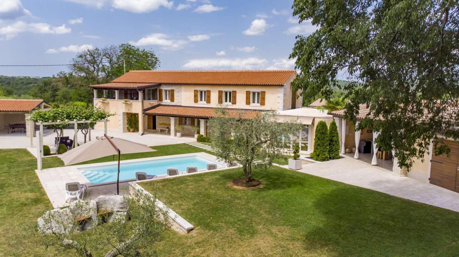 Villa Viscum In Central Istria For 8 Persons With Large Garden - Pet Friendly Pazin Buitenkant foto